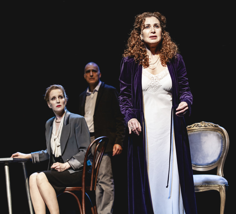 ''הורים איומים'' 