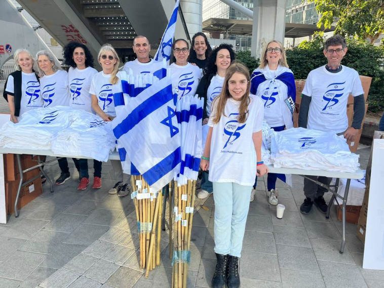 חלוקת חולצת עצמאות 75 - לך