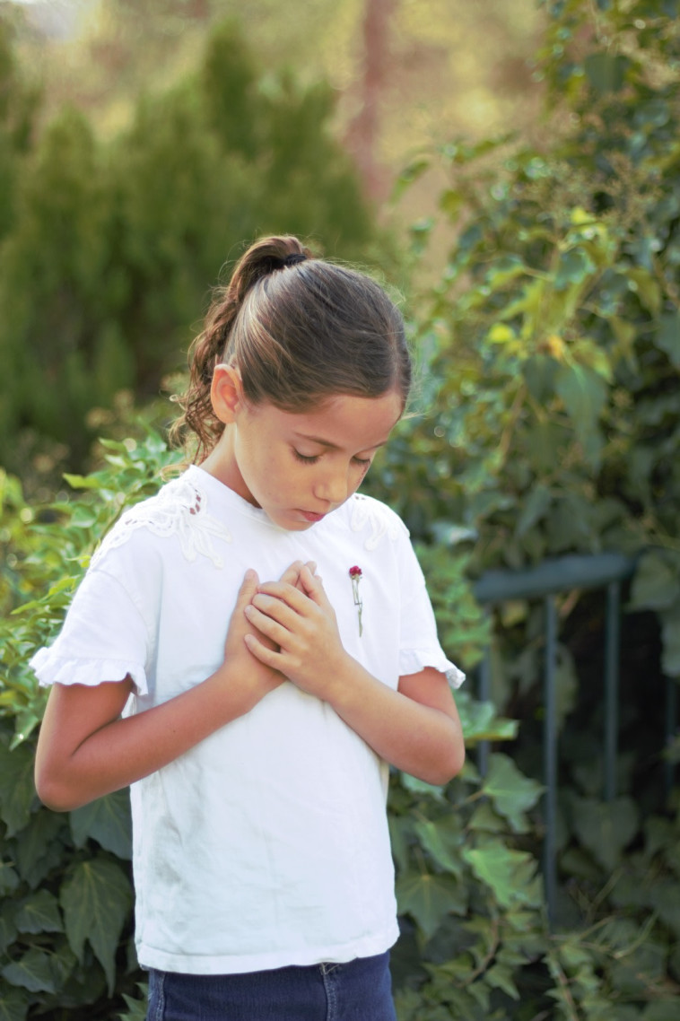 הסיכה עצמה עשויה פרח אמיתי לגמרי