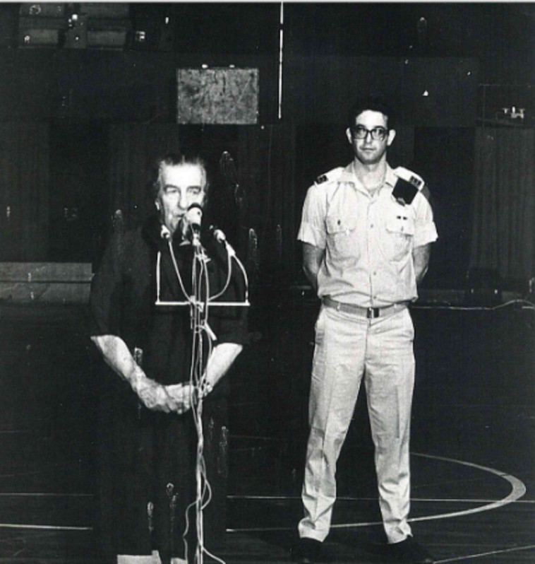 רס''ן עודד חרמוני ז''ל עם גולדה מאיר ז''ל