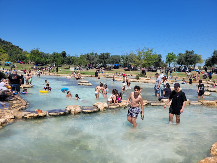 מטיילים מעיין חרוד 