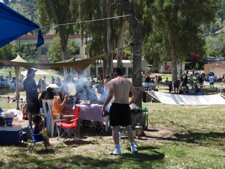 מנגל עצמאות בחורשת טל 