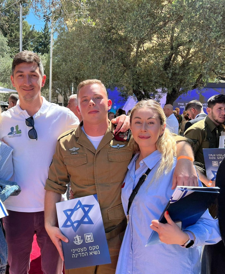 סלבה עם ויטלי ודודתו אחרי קבלת מצטיין נשיא 