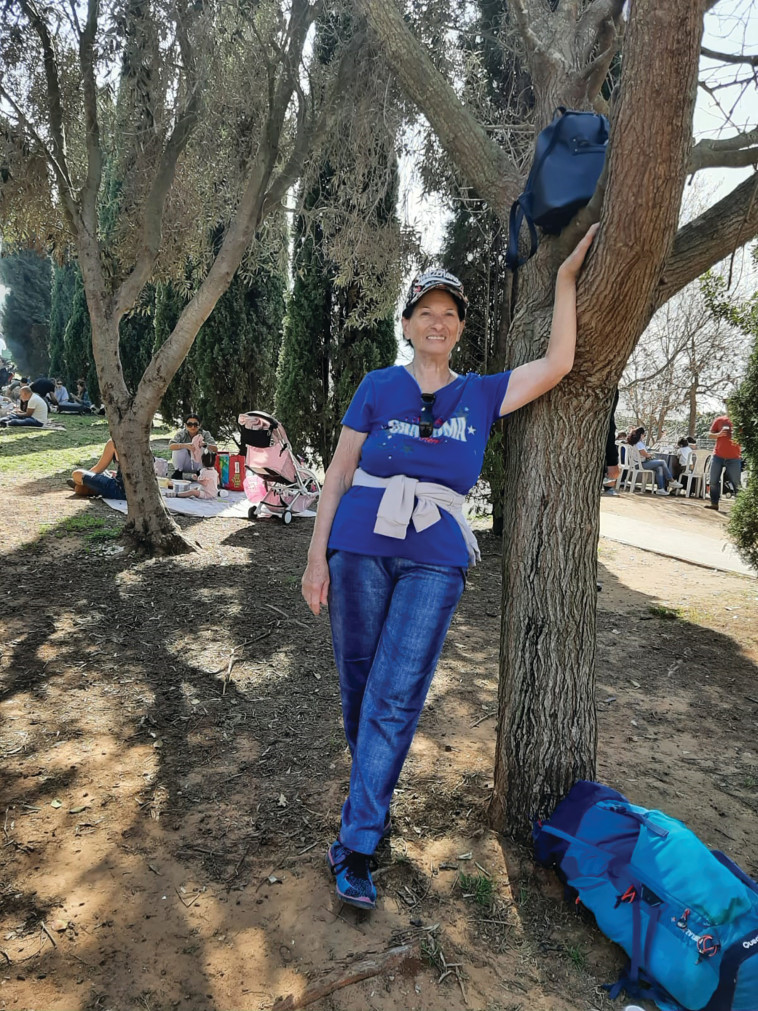 מדינה אלוני