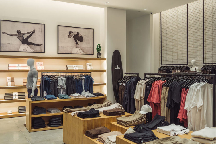 אלו יוגה בקניון עופר רמת אביב 