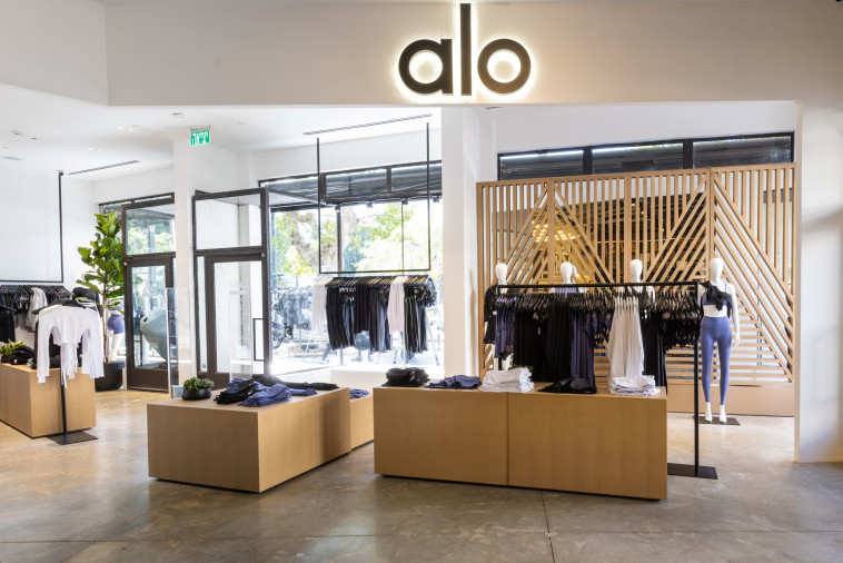 אלו יוגה בקניון עופר רמת אביב 