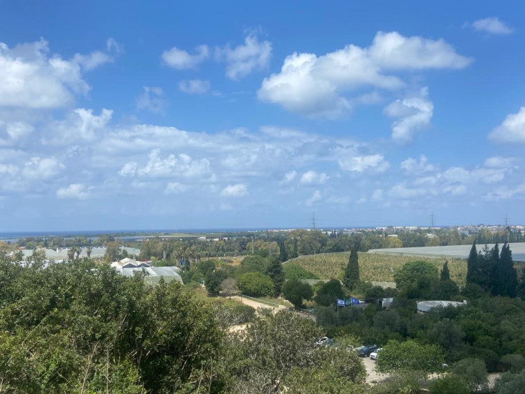 יום בהיר ונעים בנחל מערות