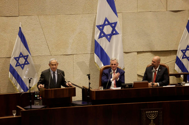 בנימין נתניהו נואם במליאה