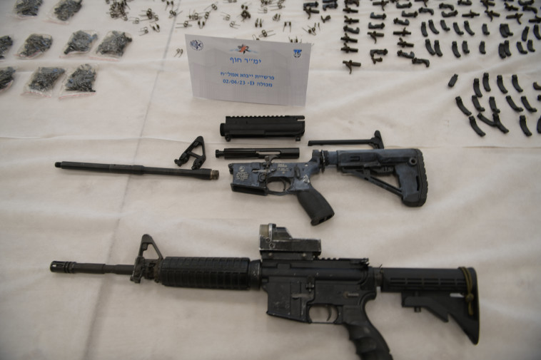 חלקי הנשק שנתפסו (צילום: דוברות המשטרה)