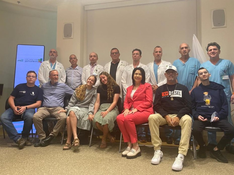 בני משפחתה של לוסי די שתרמו את איבריה נפגשו עם המושתלים