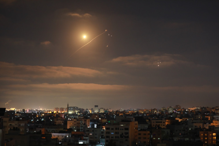 יירוט כיפת ברזל, הלילה