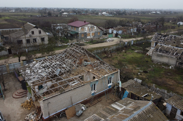 הרס רב בחרסון (צילום: REUTERS/Nacho Doce)