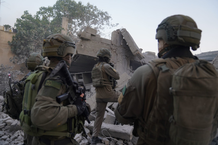 הריסת בתי המחבלים שביצעו את הפיגועים באזור התעשייה אריאל ובכפר פונדוק