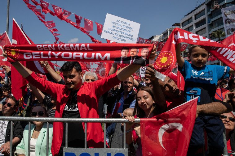 טורקיה: הפגנת תמיכה במועמד האופוזיציה כמאל קיליצ'דראולו (צילום: gettyimages)