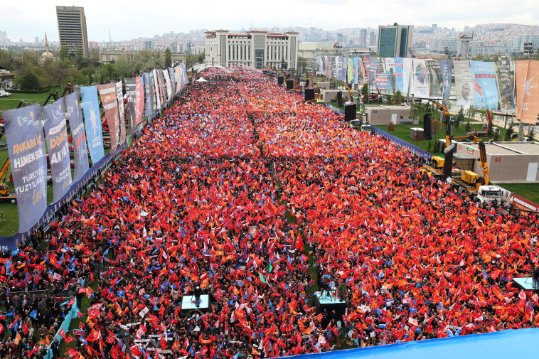 הפגנת תמיכה בארדואן בבירה אנקרה (צילום: Getty images)