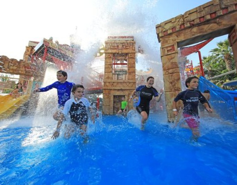 פארק המים ''אקווה-ונצ'ר'', דובאי