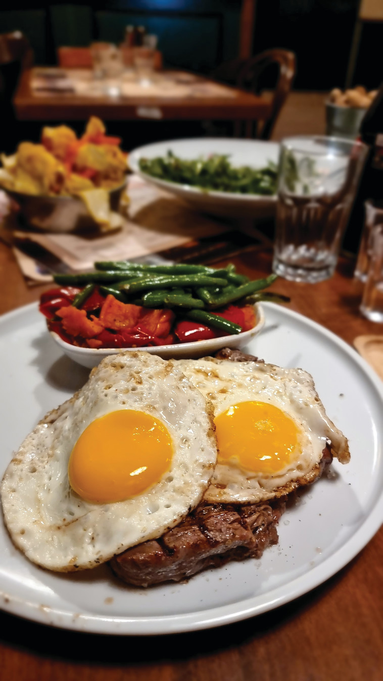  סטייק אנד אגז