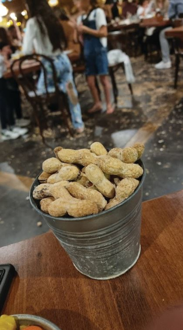 הבוקרים דלי בוטנים