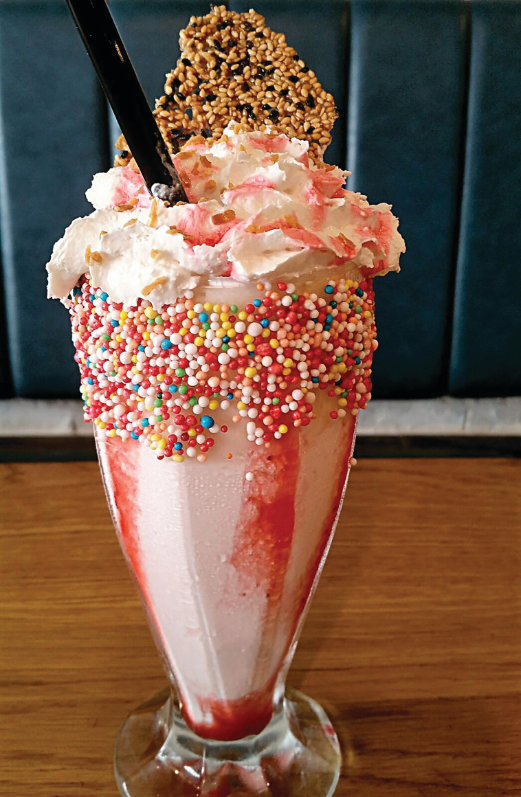 גודנס - מילקשייק במבה אדומה 83 שקל