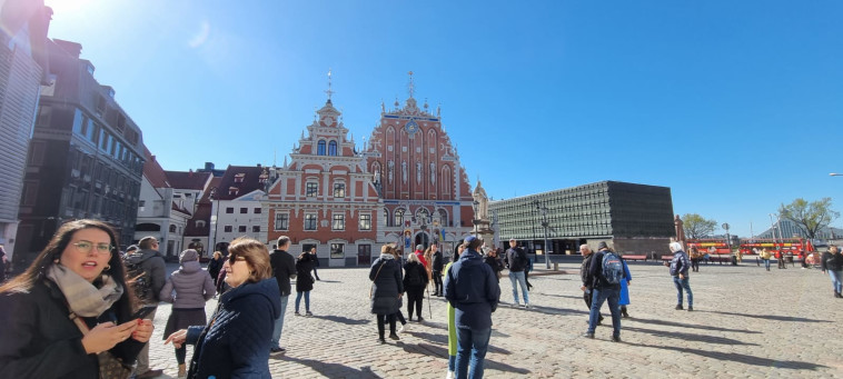 פחות אנשים ברחובות