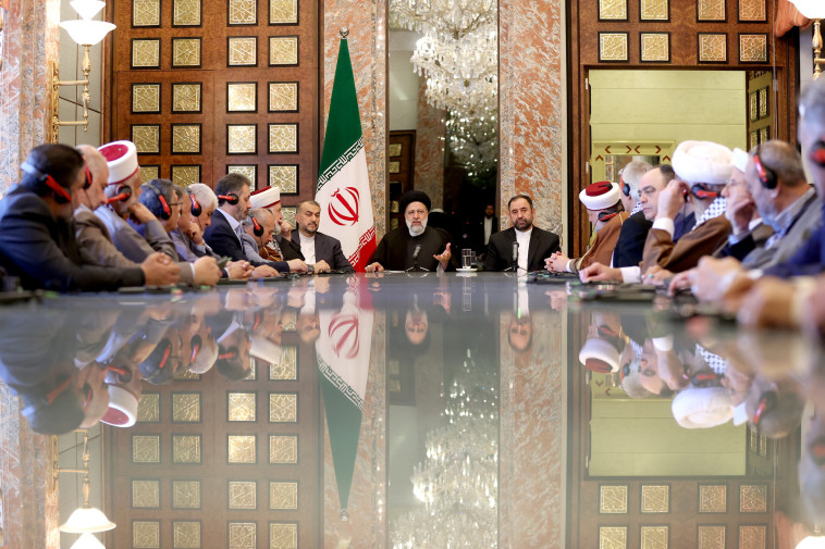 נשיא איראן ראיסי בפגישה עם הפלגים הפלסיטינים בסוריה (צילום: Iran's Presidency/WANA (West Asia News Agency)/Handout via REUTERS)