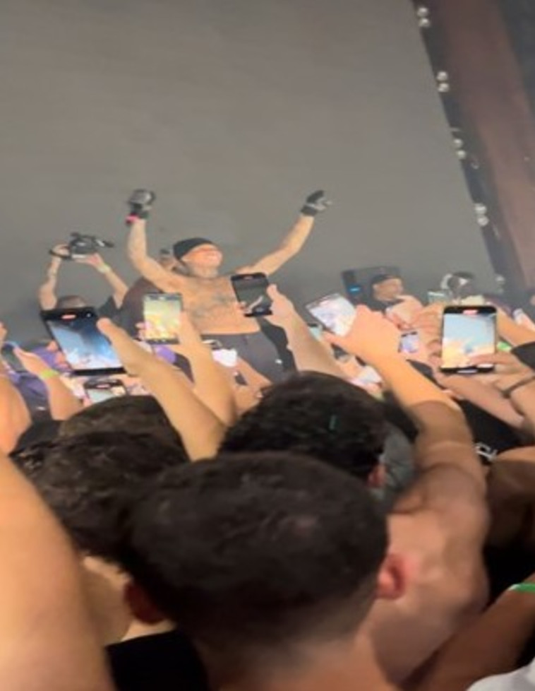 נלה צ'ופה: חוגג עם קהל המעריצים באומן 17