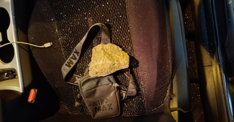 האבן שנזרקה לעבר המכונית בכביש 25