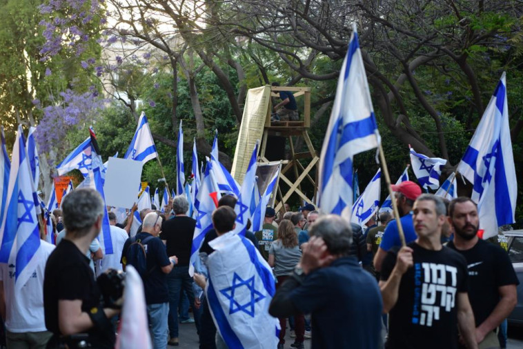 הפגנה מול ביתו של אהרון ברק 