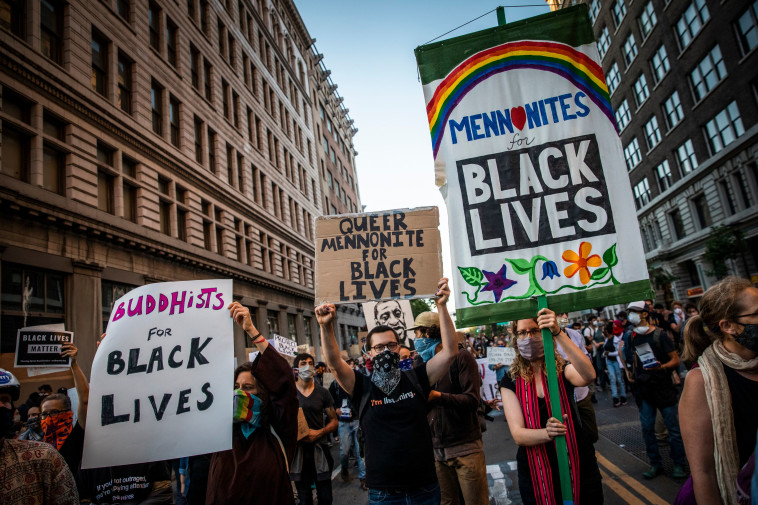 הפגנת תמיכה בקהילה האפרו-אמריקאית לאחר מותו של ג'ורג' פלויד