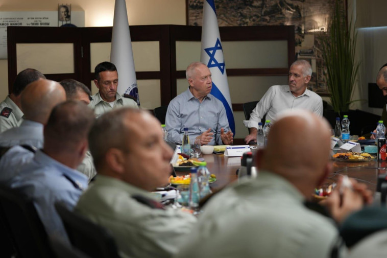 גלנט וצמרת מערכת הביטחון בעת ביצוע חיסול הבכירים