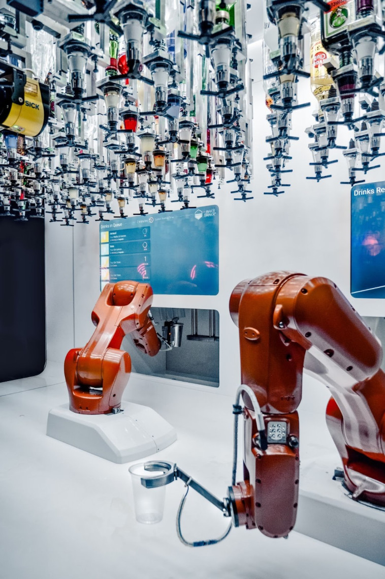 רובוטים יעבדו כתף לכתף לצד עובדים בני אנוש (צילום: David Leveque on Unsplash)