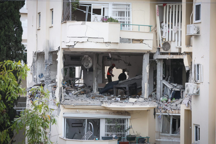 בניין ברחובות שנפגע מפגיעת רקטה 