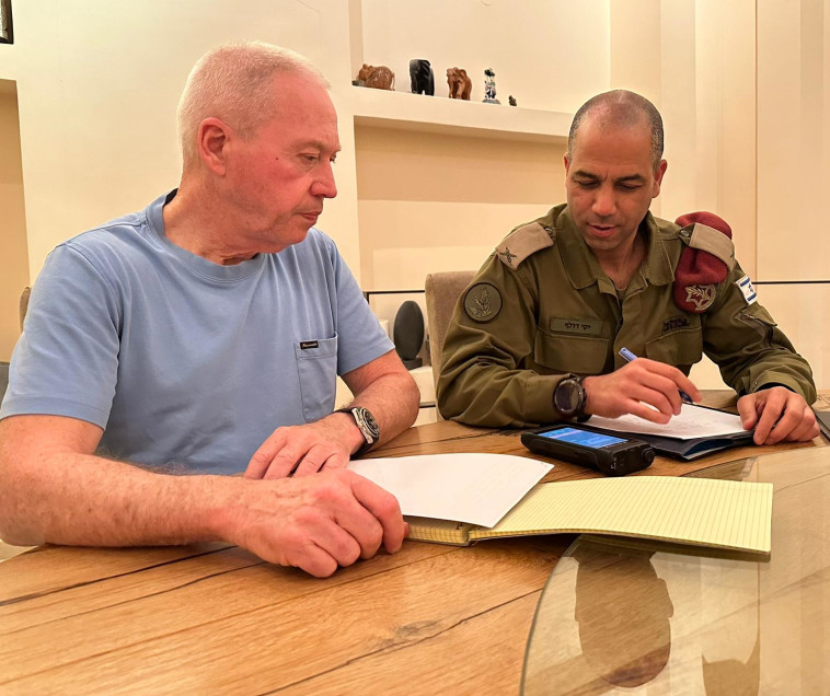 שר הביטחון גלנט משתתף בהערכת המצב מרחוק 
