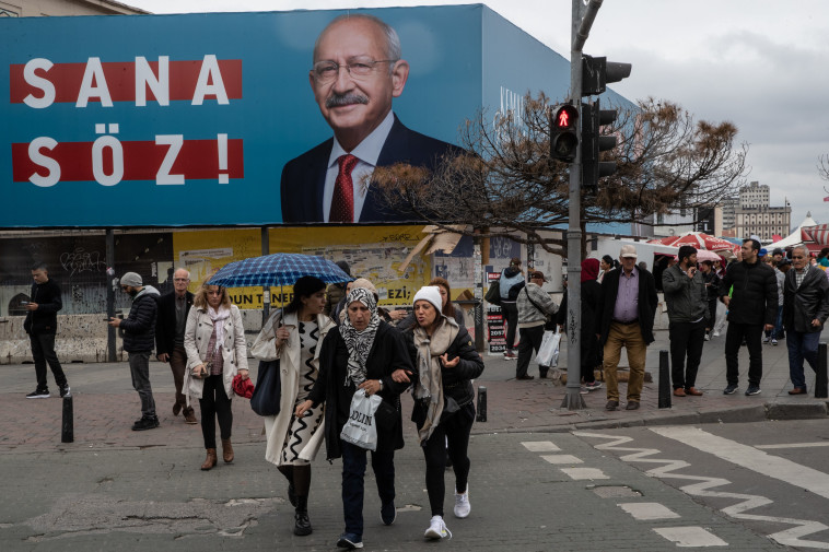 טורקיה: שלט תמיכה בכמאל קיליצ'דראולו