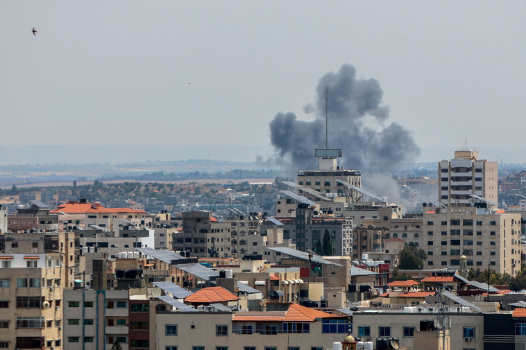 תקיפת בעזה במבצע &quot;מגן וחץ&quot;. ארגוני הטרור הגבירו כוננות
