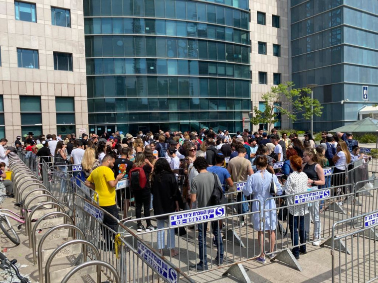 התור בלשכת האוכולוסין שבתל אביב