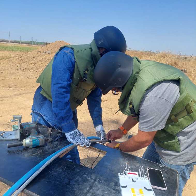 חברת החשמל בזירת האירוע במושב תקומה