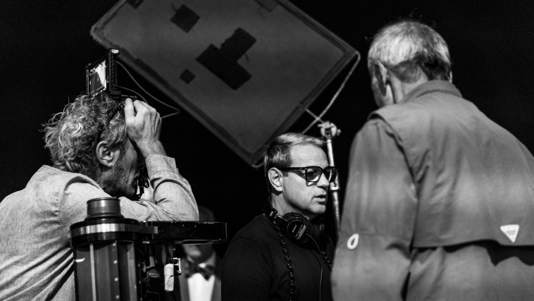 אקי אבני, סט הסרט ''כולם מחכים רק לי''