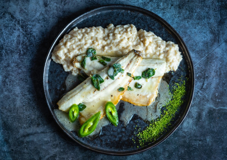 המנה במסעדת דולפין ים