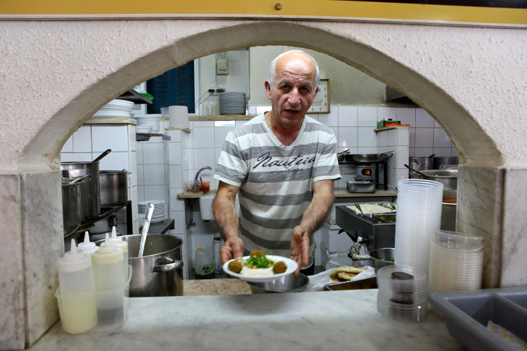 מסעדת רחמו ירושלים 2010 (צילום: אביר סולטן, פלאש 90)