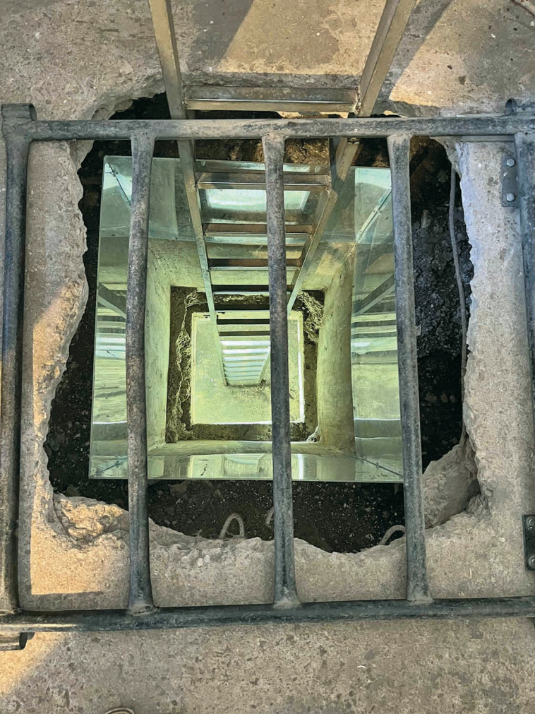 הכניסה לסליק