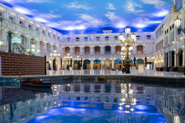 הפיאצה במתחם דיסיטי במעלה אדומים