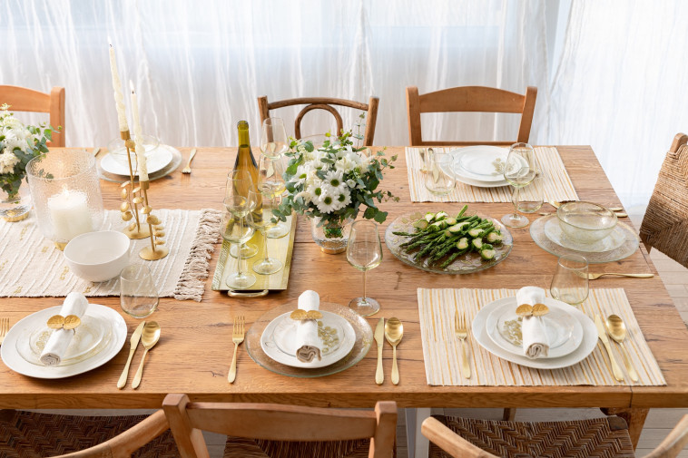 לא חייבים מפה. שולחן החג של FOX HOME