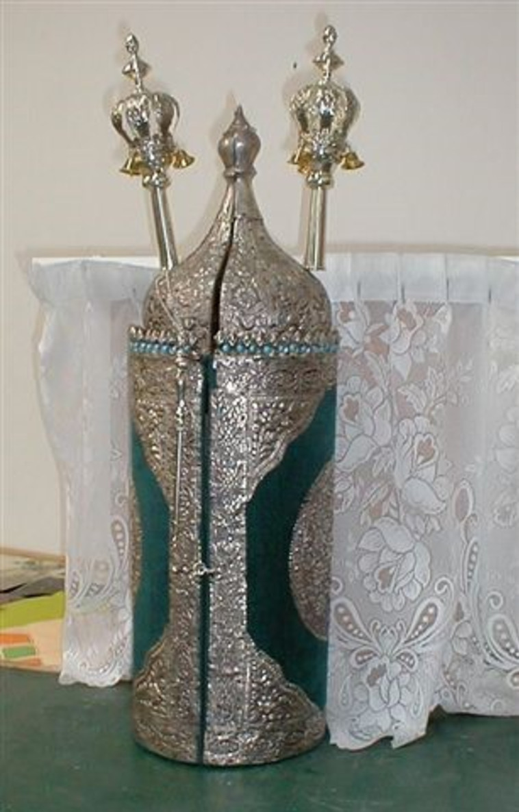 ספר התורה של משפחת חסון