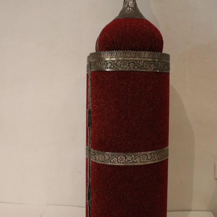 ספר תורה משפחת רימונד 