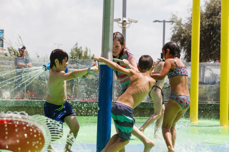 אטרקציית ספלאש מתחם מיקס שרונים