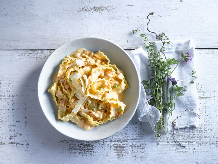 פסטה מפלדינה עם קרם בטטה וטימין. המתכון באדיבות ברילה