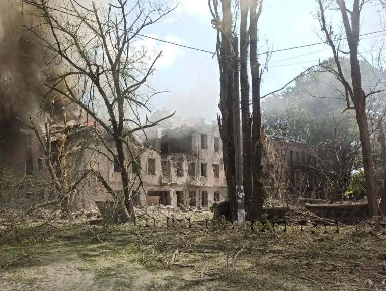 המרכז הרפואי בדניפרו שנפגע ממתקפה רוסית (צילום: רויטרס)