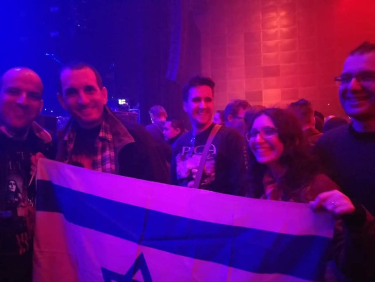 טובה איסקוב ובעלה איתן, גיל פרץ, בן סולטן ואיתן הולמן בהופעה באמסטרדם