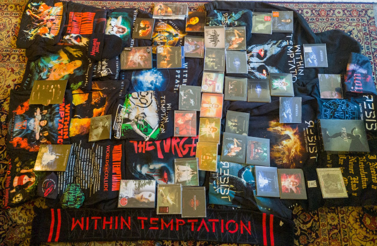 מרצ'נדייז של ווית'ין טמפטיישן